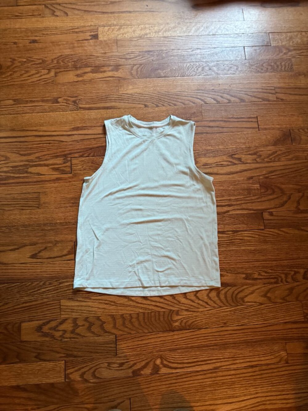 Lululemon "license to train" classic fit top, Size 6 - Picture 2 of 7